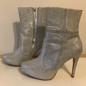 De Blossom Collection Silver Sparkle Boots Booties Heals Size 10